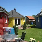 Yellow - Peter's Modern Retreat *