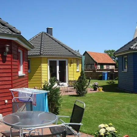 Yellow - Peter's Modern Retreat *